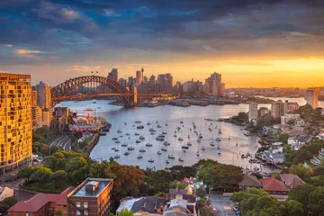 Foto op Plexiglas Sydney. Stadsbeeld van Sydney, Australië met Harbour Bridge en de skyline van Sydney tijdens zonsondergang. © rudi1976