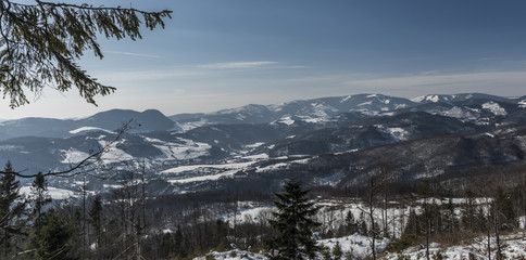 Winter cold morning near Dedinky village © luzkovyvagon.cz