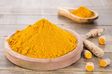Powder and roots of turmeric (Curcuma longa)