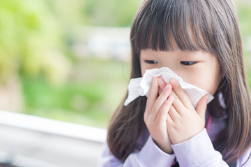 little girl get cold
