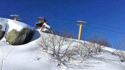 skilift sulla cima del monte © clamon