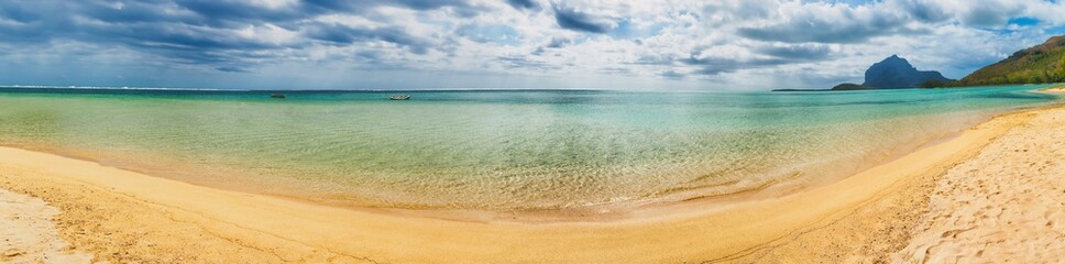 Sandy tropical beach. Panorama.