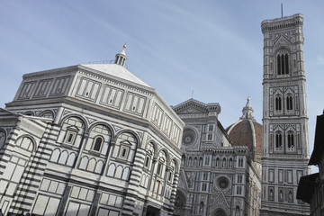 Photo of the Duomo di Firenze taken on a sunny morning.