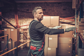 Storekeeper with manual pick list on a warehouse