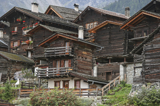 Holzh&auml;user im Gomser Tal
