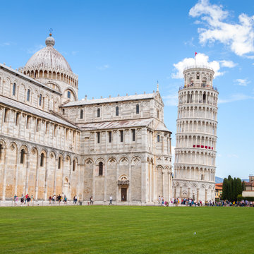 The leaning tower of Pisa in Italy in sunny day