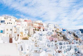 Fototapeta premium Dnia widok w Santorini. Panorama, Oia Village, Grecja