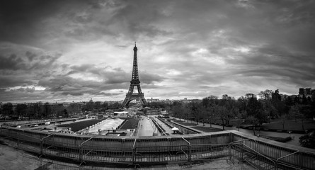 Obraz premium Beautiful panoramic cityscape. View of the Eiffel Tower from the Trocadero. BW photography. France. Paris.