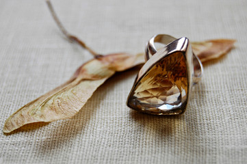 Кольцо с лимонным кварцем