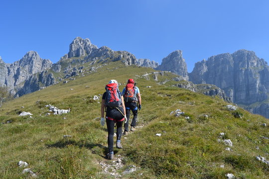 Escursionisti sulle orobie Resegone