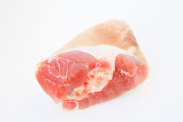 jarret de porc cru,isolé,fond blanc