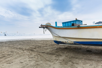 Naklejka premium Fishing boat on the coast of Pacific ocean in Kamakura, Japan