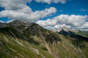Obraz premium mountains with clouds