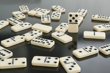 Dominoes vertical