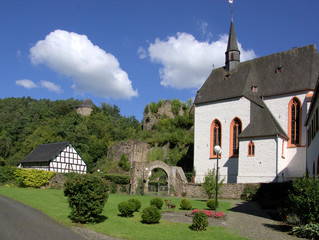 Kirche und Burgruine Ehrenstein an der Wied, Gemeinde Asbach