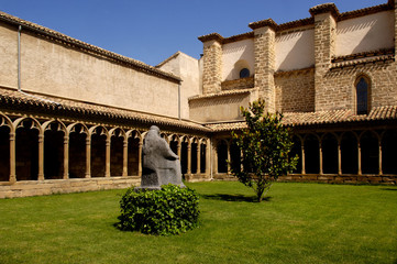 Fototapeta premium Cloister of San Francisco de Asis Convent, Sanguesa, Navarra, Spain