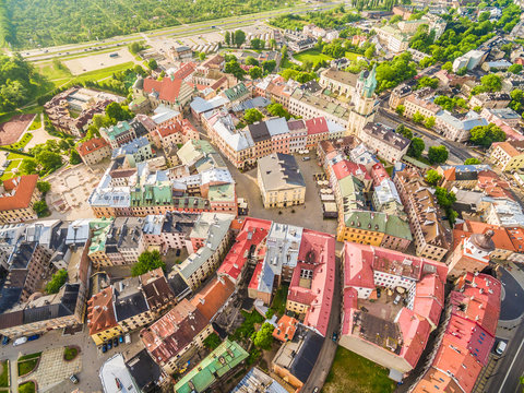 Fototapeta Lublin - panorama starego miasta z powietrza. Atrakcje turystyczne lublina z lotu ptaka.