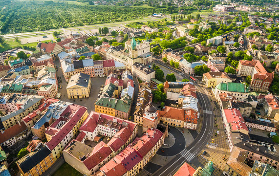 Fototapeta Lublin - krajobraz starego miasta z powietrza. Atrakcje turystyczne lublina z lotu ptaka.