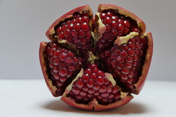 Granatapfel geöffnet 
