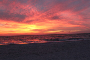 Fototapeta na wymiar Florida Gulf Beach Sunsets and Surf