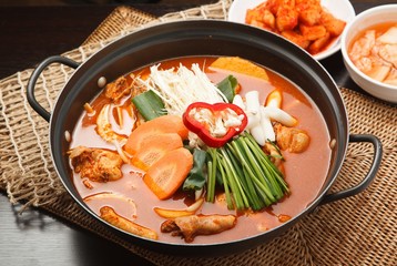  dakbokkeumtang. Braised Spicy Chicken.