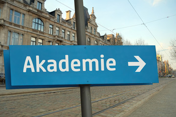 Schild 211 - Akademie