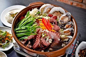 haesintang. Chicken and Seafood Soup.
