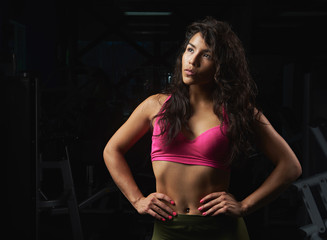 Obraz premium Portrait of hispanic skinny woman in gym