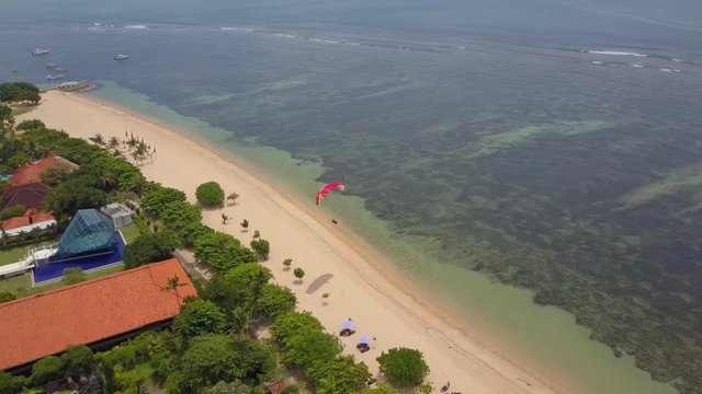 Dring on paraglide on Bali on the beach