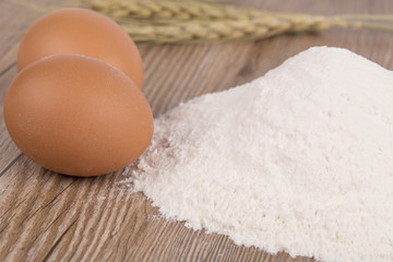 Fototapeta na wymiar Eggs and flour for baking.