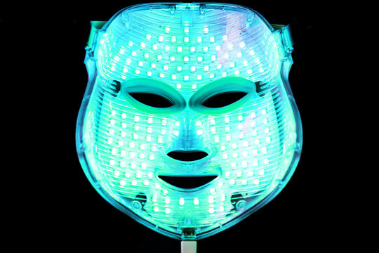 Light rejuvenating mask for facial skin therapy