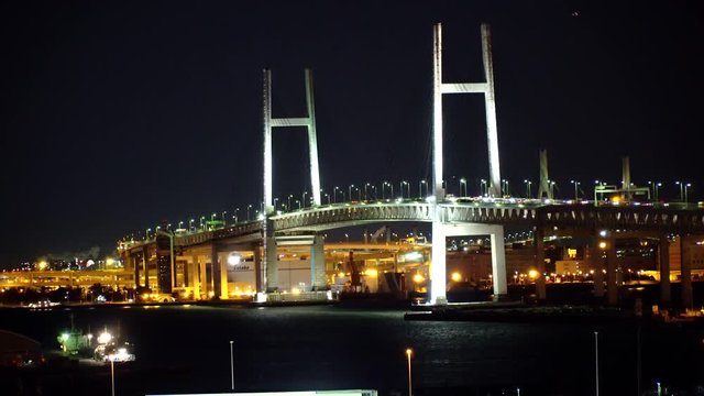 横浜ベイブリッジの夜景(angle fix) 4K動画(3840&times;2160) / 日本神奈川県横浜市にある全長860mの吊り橋 1989年9月27日開通