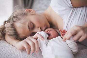 Fototapeta na wymiar Portrait of mother and newborn baby.