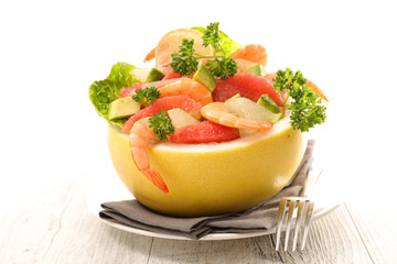 grapefruit salad with shrimp and avocado