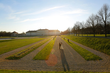 Naklejka premium Groom and bride in the gardens of a palace
