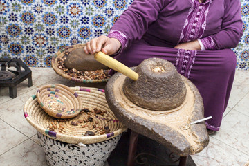 Producing argan oil