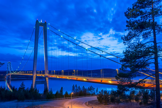 H&ouml;gaKustenbron en del av E4:an (b3)