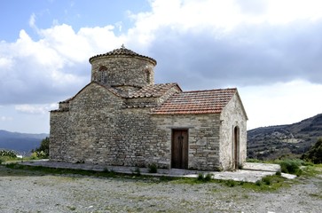Fototapeta na wymiar Architecture of old historic church from Kato Lefkara village and cloudy sky