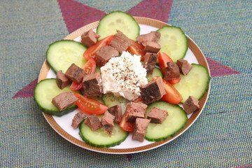Gurkensalat mit Leber