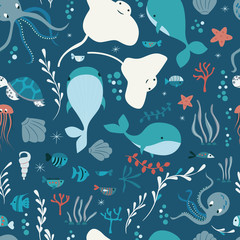 Obraz premium Seamless pattern with underwater ocean animals, whale, octopus, stingray, jellysfish