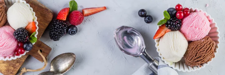 Foto op Plexiglas anti-reflex Selection of colorful ice cream scoops in white bowls © anaumenko