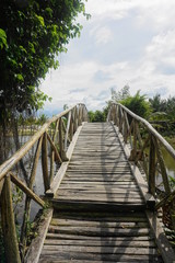 Fototapeta na wymiar Holzbrücke auf Phu Quoc, Vietnam III