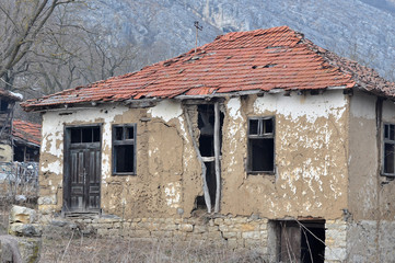 Fototapeta na wymiar Old mud house became a ruin