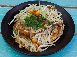 Close up Thai Crispy Mussel and Beansprout..