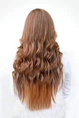 Naklejka premium close-up hairstyles long hair curls curling