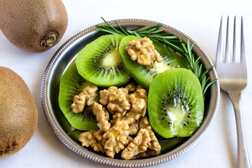 Fresh kiwi fruit with walnuts and honey.
