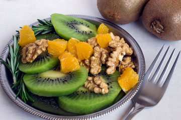 Fresh kiwi fruit with walnuts and honey.