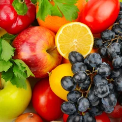 Wandaufkleber beautiful background of a set of vegetables and fruits © alinamd