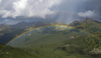 Fototapeta na wymiar Beatifull rainbow in mountain