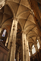 Fototapeta premium Voûtes gothiques de l'église Saint-Eustache à Paris, France